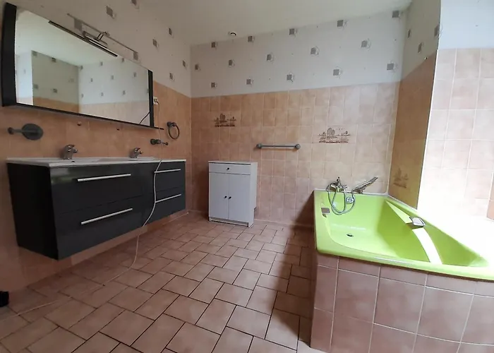 Appartement Dans Maison Individuelle *